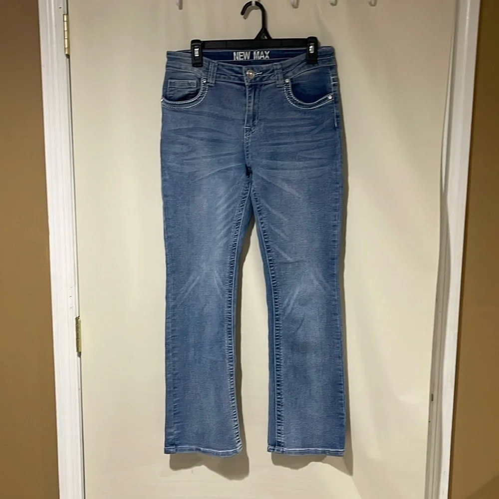 New Max Women Stretchable Boot Cut Jeans Size 8 like New Condition